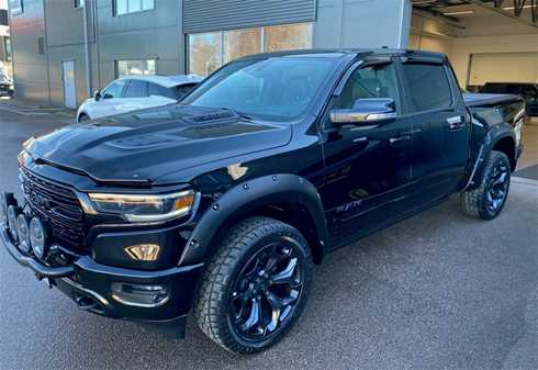 Svart RAM 1500 Crew Cab Limited Night Edition stulen i Ängelholm